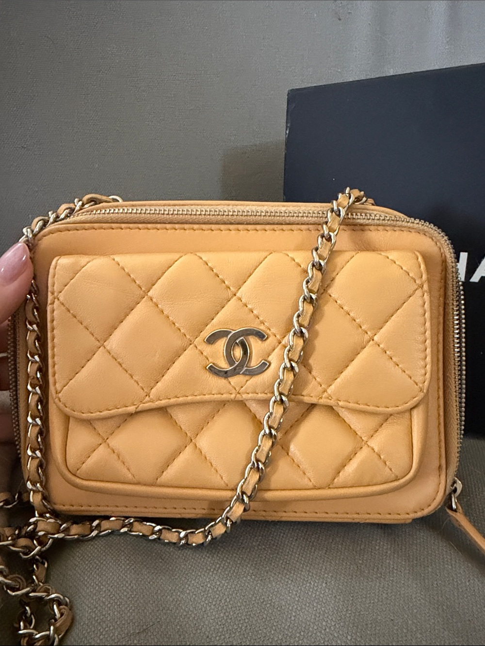 100% AUTHENTIC CHANEL Quilted Crossbody Bag Camel Leather VERY good condition - Picture 3 of 10